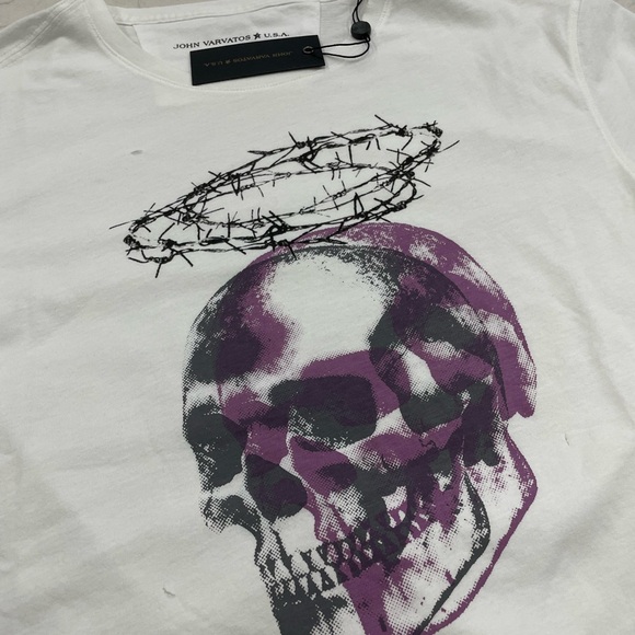(JZ-77) John Varvatos Skull Wire Graphic Tee In White - Picture 4 of 4